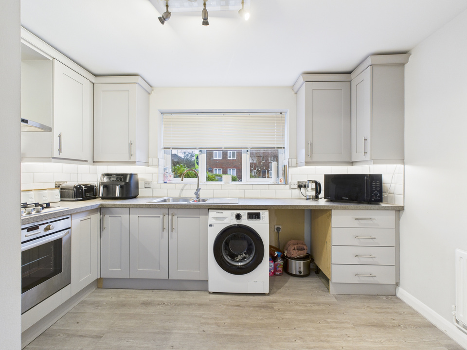 3 bed end of terrace house for sale in Roffye Court, Crawley Road, Horsham, West Sussex  - Property Image 14