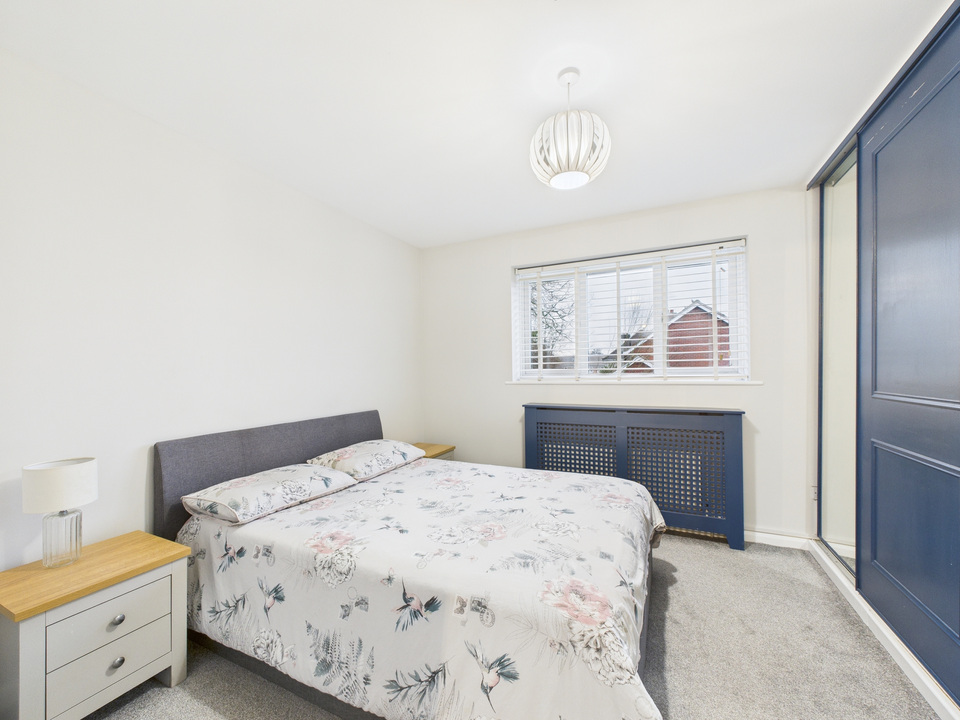 3 bed end of terrace house for sale in Roffye Court, Crawley Road, Horsham, West Sussex  - Property Image 4