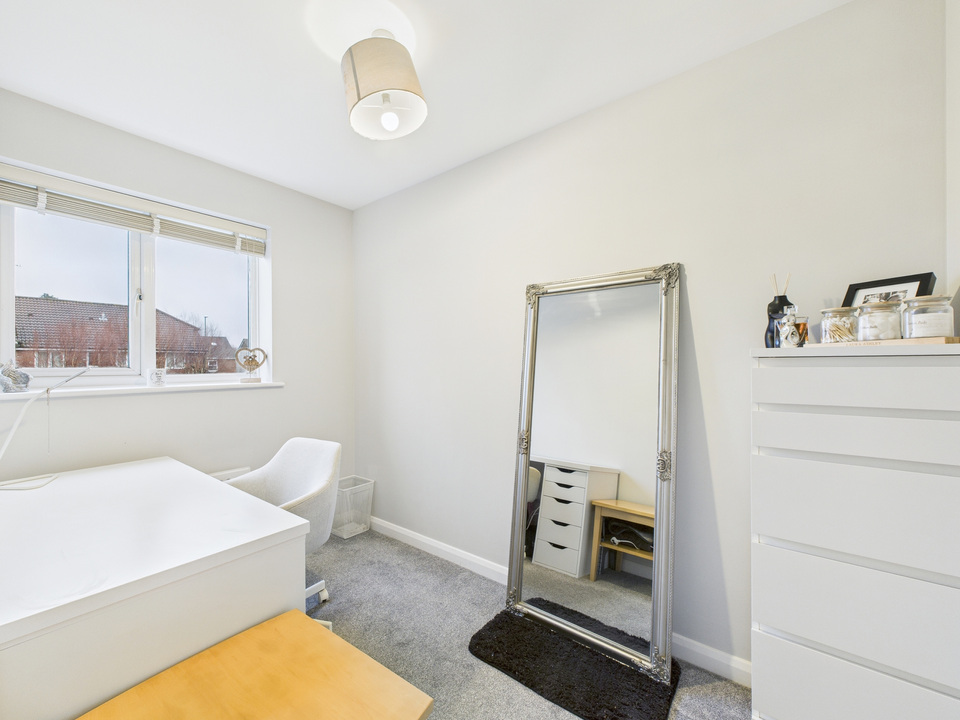 3 bed end of terrace house for sale in Roffye Court, Crawley Road, Horsham, West Sussex  - Property Image 6