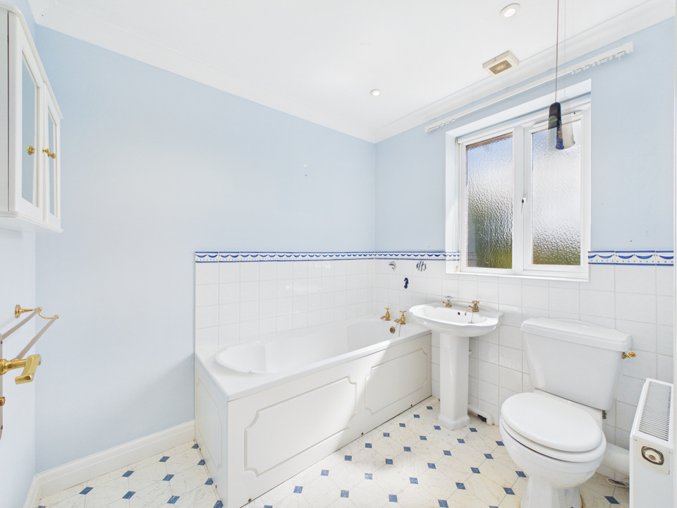 3 bed semi-detached house for sale in Bakers Close, Southwater, Horsham - Property Image 7