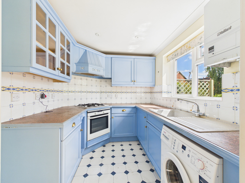 3 bed semi-detached house for sale in Bakers Close, Southwater, Horsham - Property Image 3