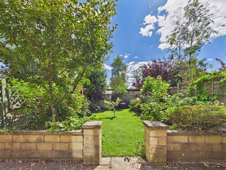 3 bed semi-detached house for sale in Bakers Close, Southwater, Horsham - Property Image 9