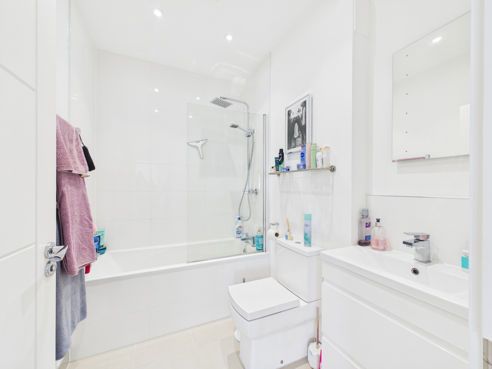 1 bed apartment for sale in Holmes Park, North Street, Horsham  - Property Image 6