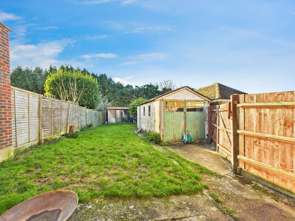 4 bed semi-detached house for sale in Hill Mead, Horsham, West Sussex  - Property Image 8