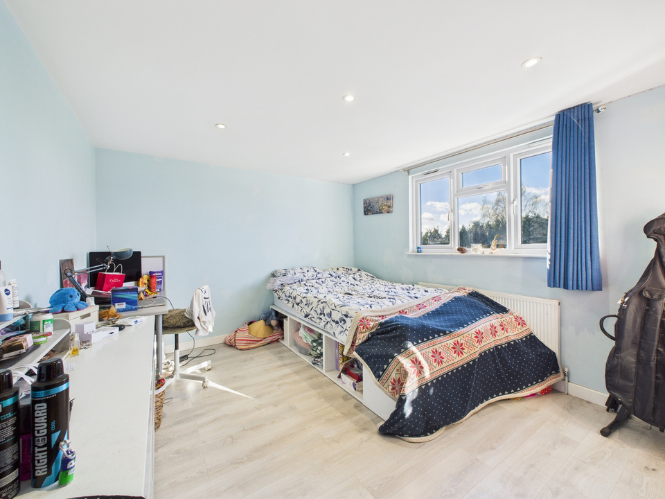 4 bed semi-detached house for sale in Hill Mead, Horsham, West Sussex  - Property Image 18