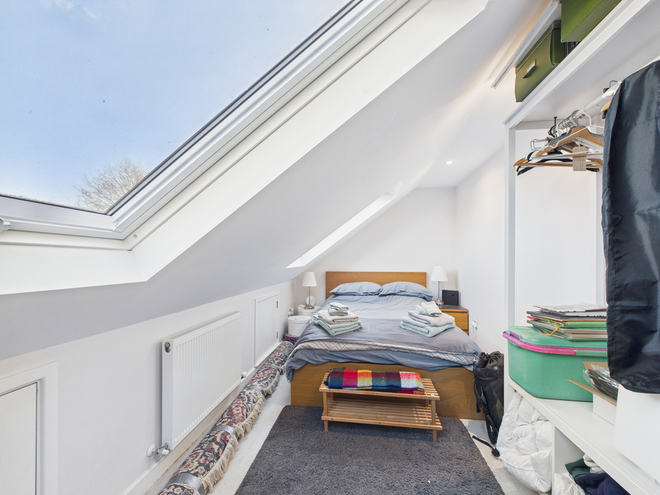 4 bed semi-detached house for sale in Hill Mead, Horsham, West Sussex  - Property Image 19