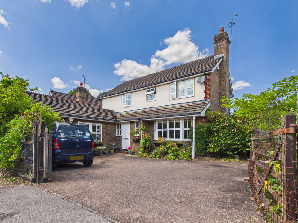 4 bed detached house for sale in Primrose Copse, Horsham