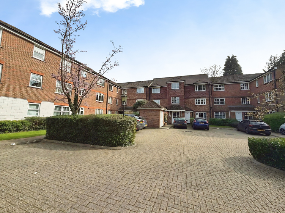 1 bed apartment for sale in Greenacres, North Parade, Horsham, West Sussex