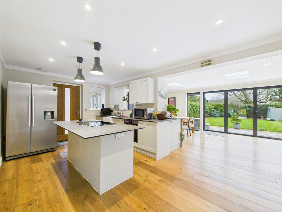 4 bed detached house for sale in Little Homefield, Brighton Road, Mannings Heath, Horsham - Property Image 3