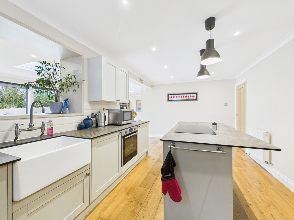 4 bed detached house for sale in Little Homefield, Brighton Road, Mannings Heath, Horsham - Property Image 18