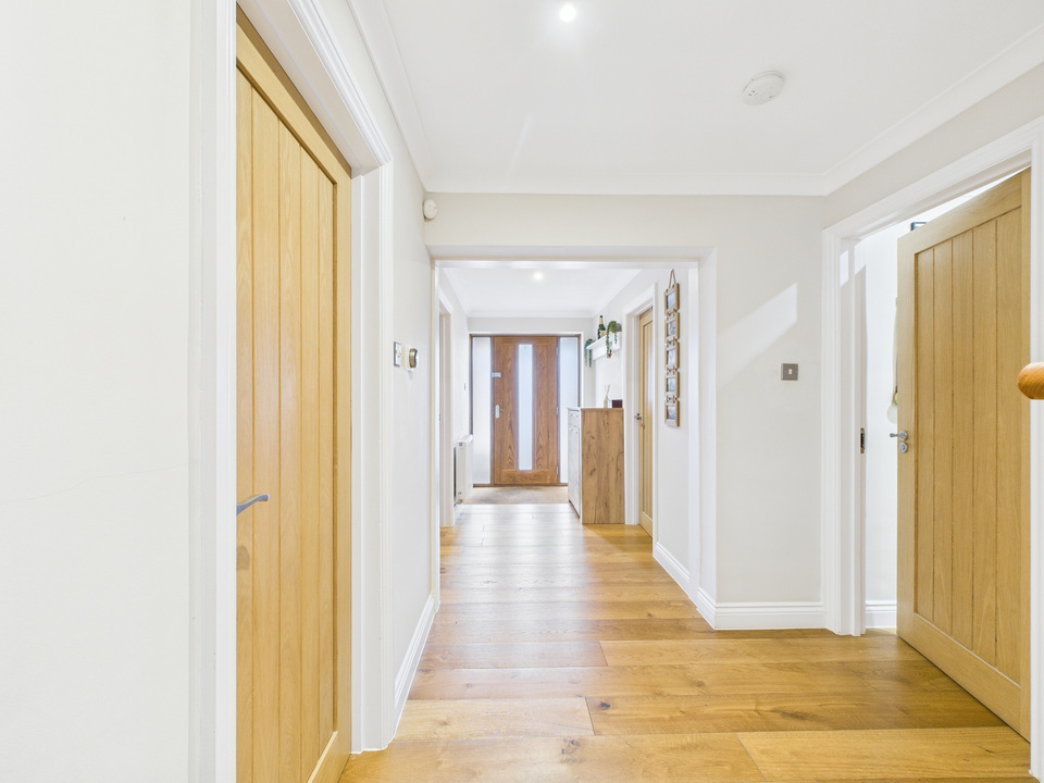 4 bed detached house for sale in Little Homefield, Brighton Road, Mannings Heath, Horsham - Property Image 13