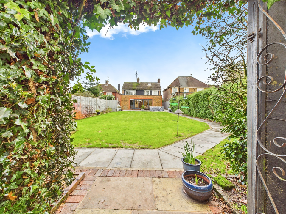4 bed detached house for sale in Little Homefield, Brighton Road, Mannings Heath, Horsham - Property Image 10