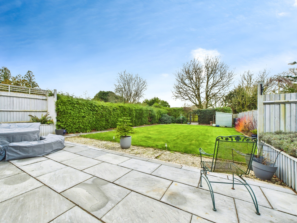 4 bed detached house for sale in Little Homefield, Brighton Road, Mannings Heath, Horsham - Property Image 8