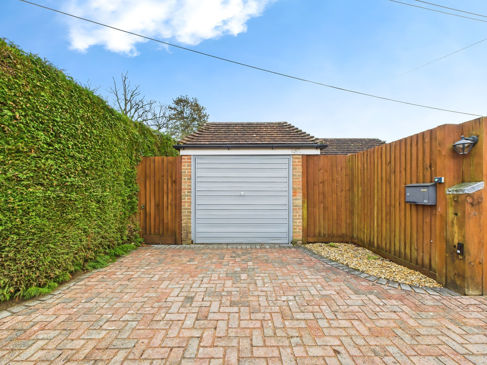 4 bed detached house for sale in Little Homefield, Brighton Road, Mannings Heath, Horsham - Property Image 12