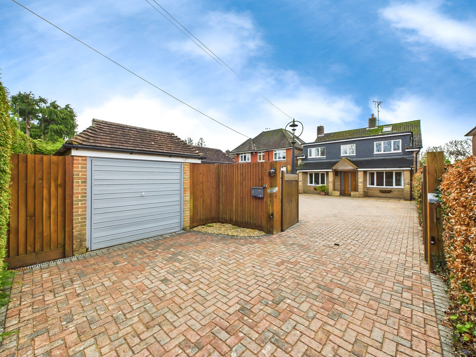 4 bed detached house for sale in Little Homefield, Brighton Road, Mannings Heath, Horsham