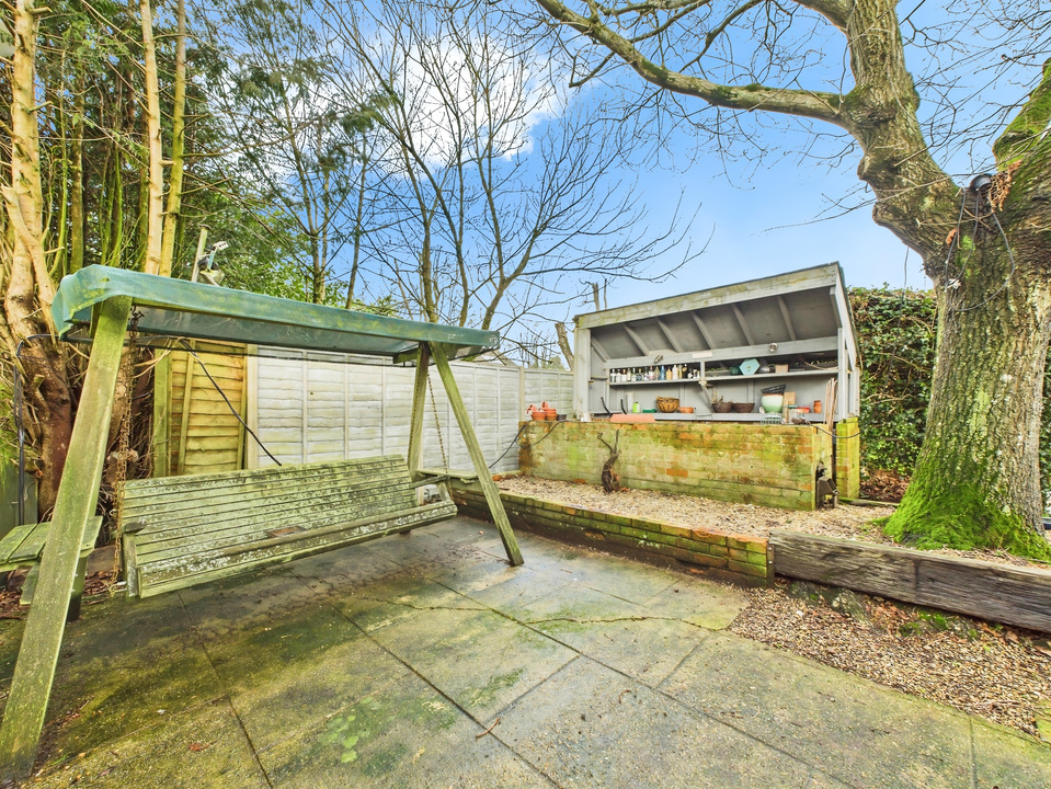 4 bed detached house for sale in Little Homefield, Brighton Road, Mannings Heath, Horsham - Property Image 9