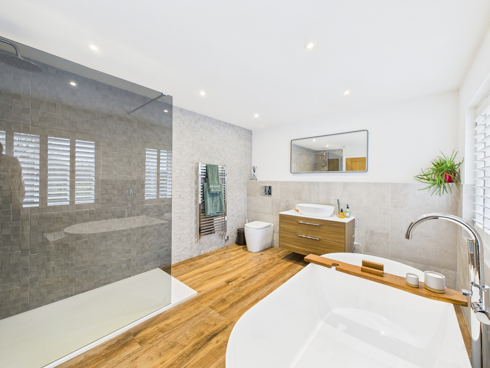 4 bed detached house for sale in Little Homefield, Brighton Road, Mannings Heath, Horsham - Property Image 6