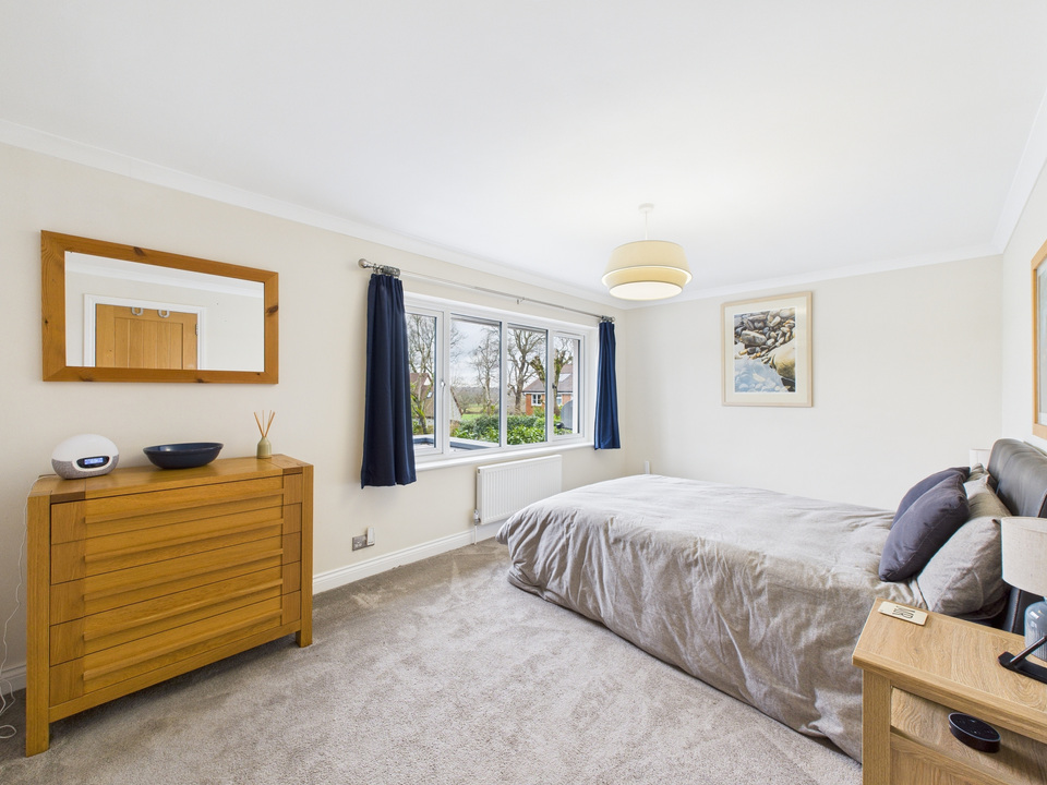 4 bed detached house for sale in Little Homefield, Brighton Road, Mannings Heath, Horsham - Property Image 5