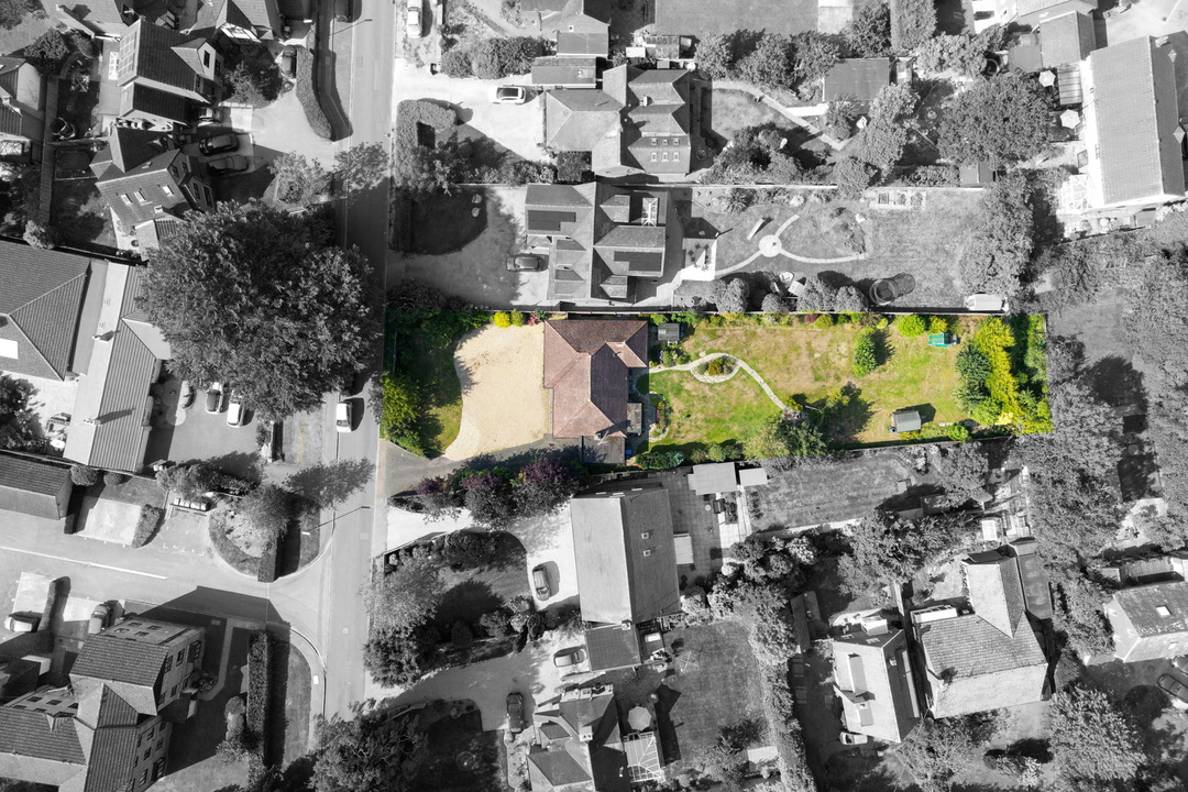 2 bed detached bungalow for sale in Comptons Lane, Horsham