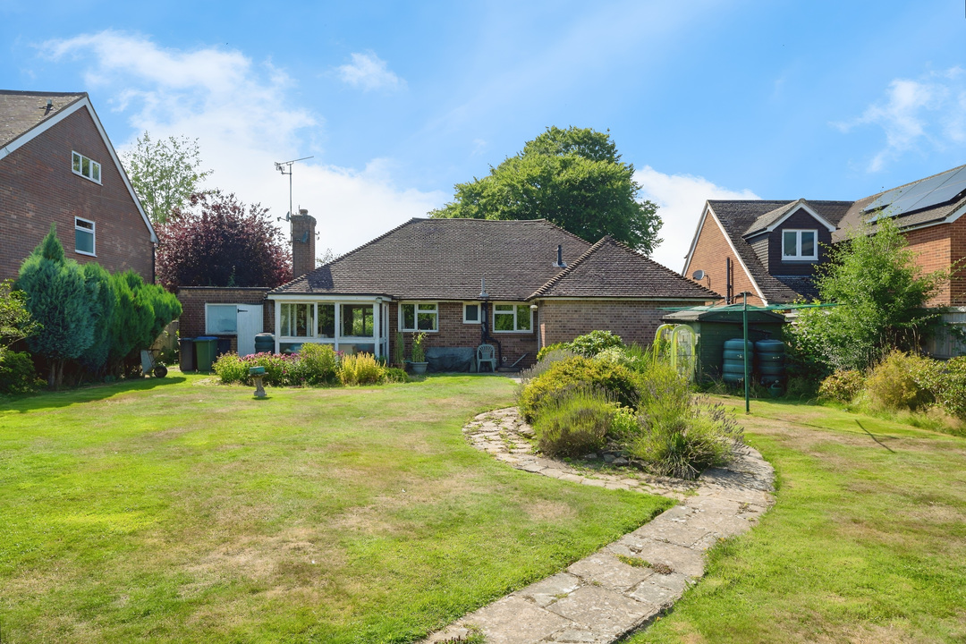2 bed detached bungalow for sale in Comptons Lane, Horsham - Property Image 10