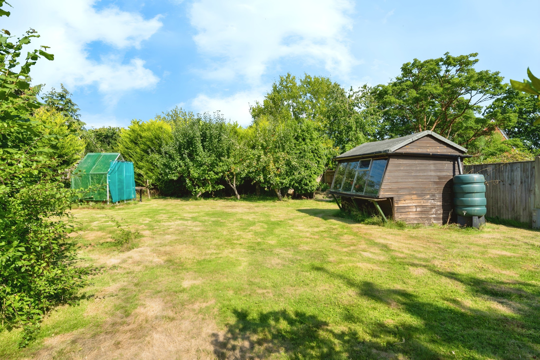 2 bed detached bungalow for sale in Comptons Lane, Horsham - Property Image 11