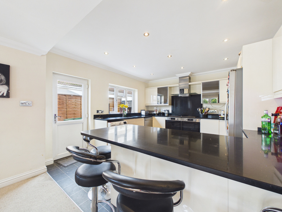 5 bed for sale in Hillside, Horsham  - Property Image 12