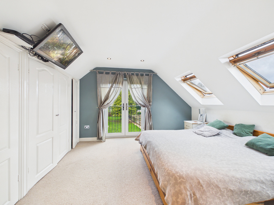 5 bed for sale in Hillside, Horsham  - Property Image 8