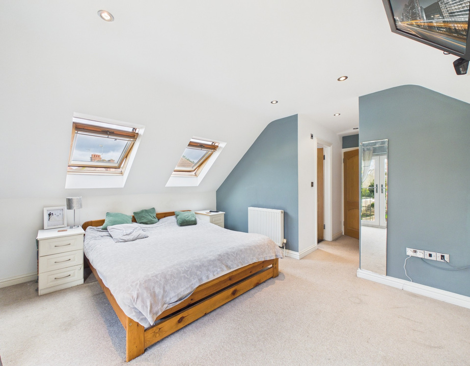 5 bed for sale in Hillside, Horsham  - Property Image 16