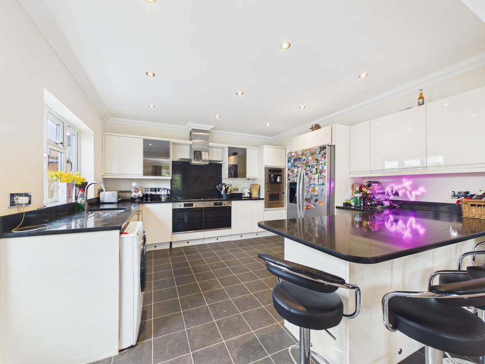 5 bed for sale in Hillside, Horsham  - Property Image 3