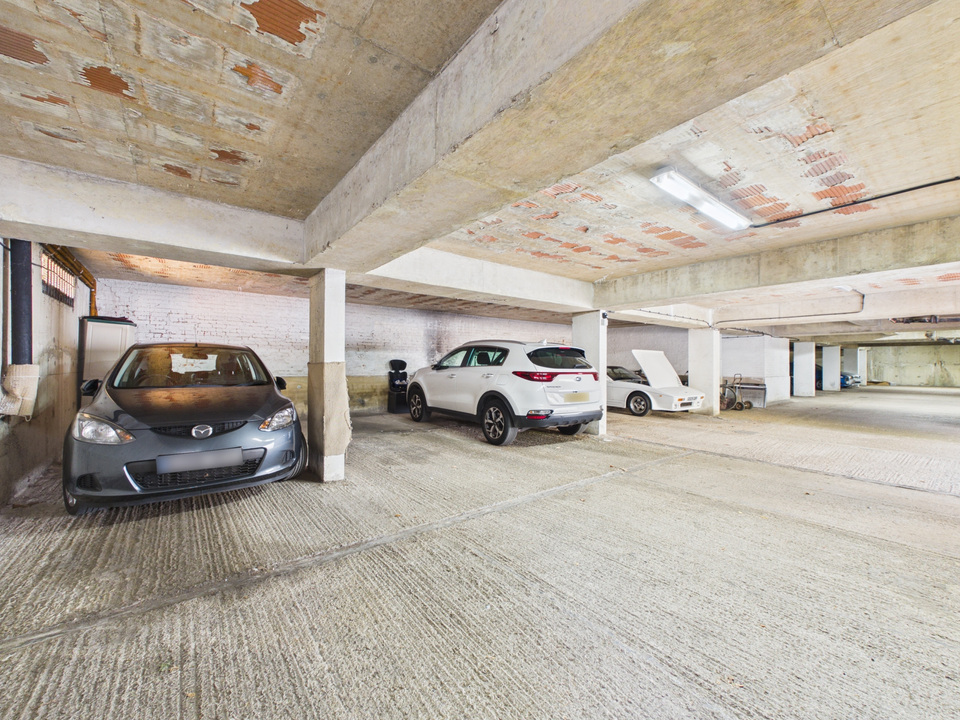 2 bed apartment for sale in North Ash, Hawthorn Close, Horsham, RH12 2BW  - Property Image 21