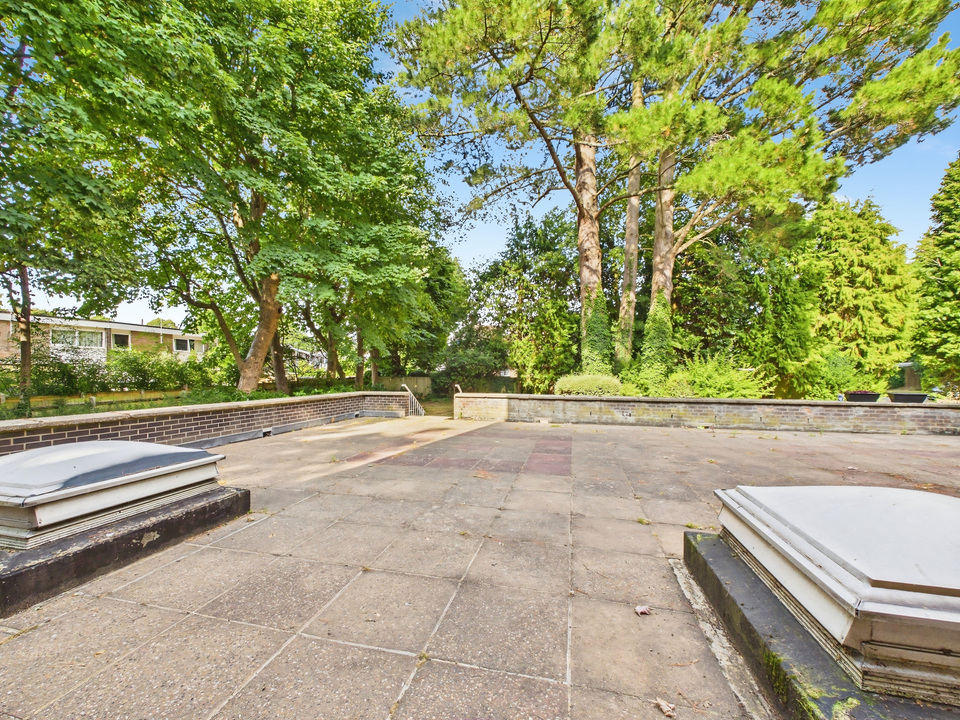 2 bed apartment for sale in North Ash, Hawthorn Close, Horsham, RH12 2BW  - Property Image 7