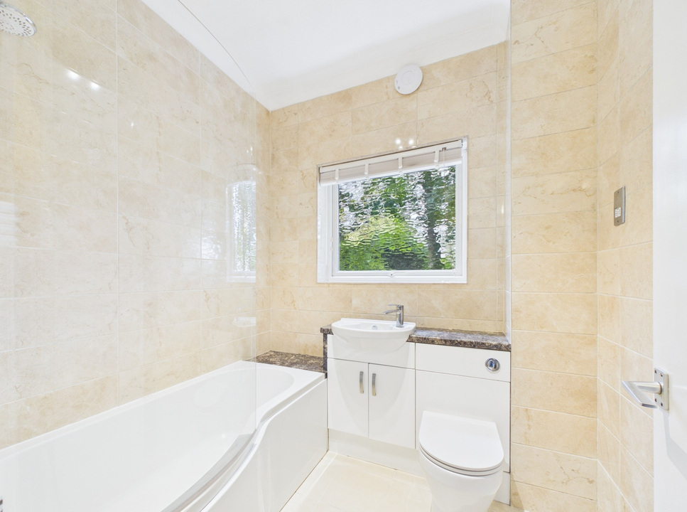 2 bed apartment for sale in North Ash, Hawthorn Close, Horsham, RH12 2BW  - Property Image 6