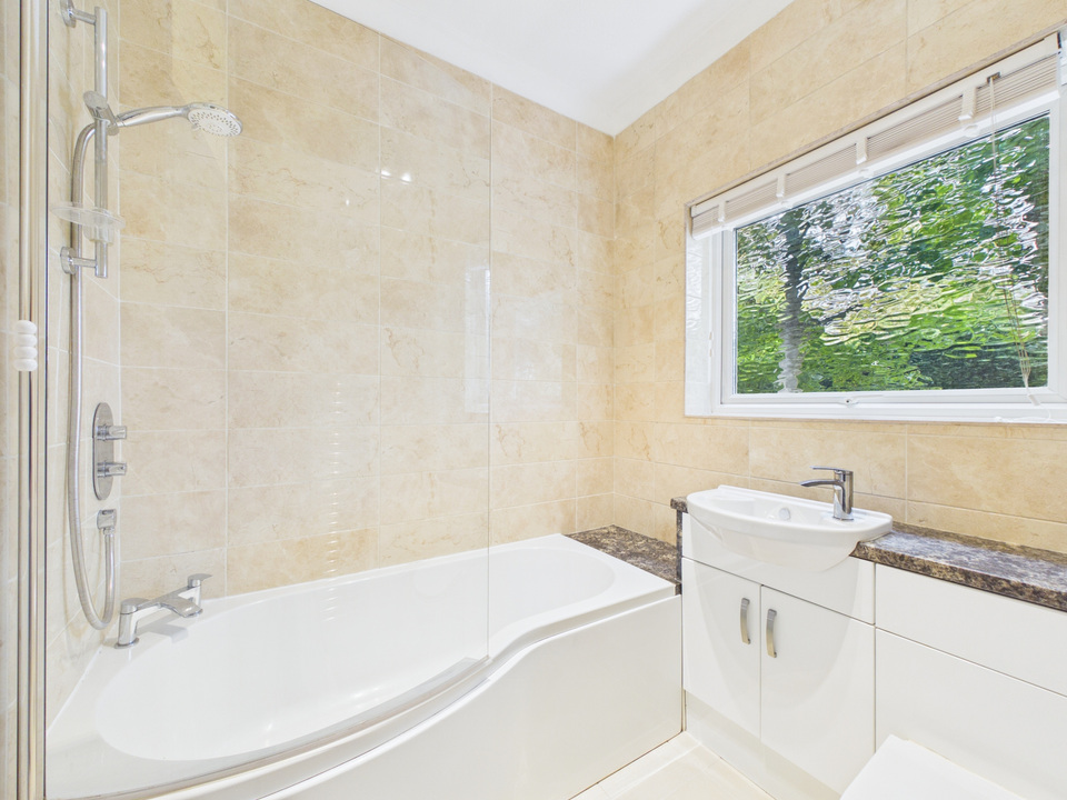 2 bed apartment for sale in North Ash, Hawthorn Close, Horsham, RH12 2BW  - Property Image 16