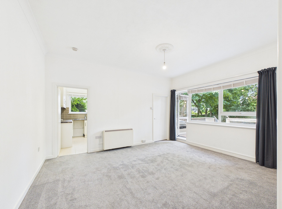 2 bed apartment for sale in North Ash, Hawthorn Close, Horsham, RH12 2BW  - Property Image 2