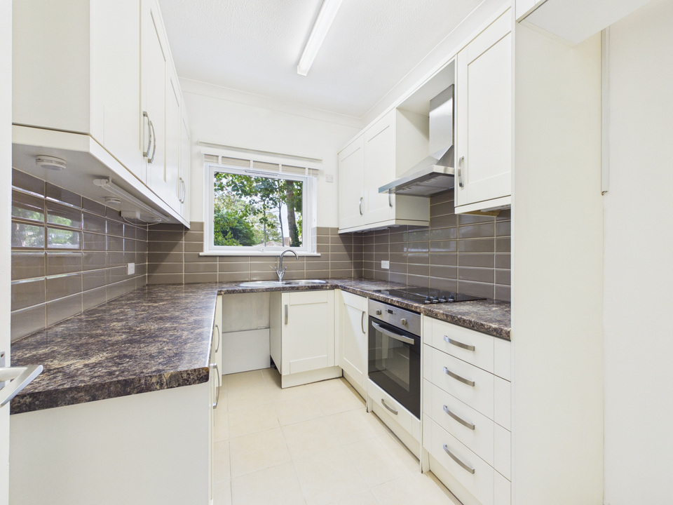 2 bed apartment for sale in North Ash, Hawthorn Close, Horsham, RH12 2BW  - Property Image 3