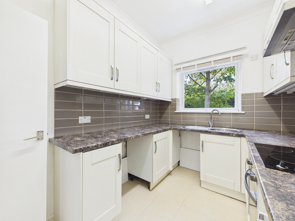 2 bed apartment for sale in North Ash, Hawthorn Close, Horsham, RH12 2BW  - Property Image 13