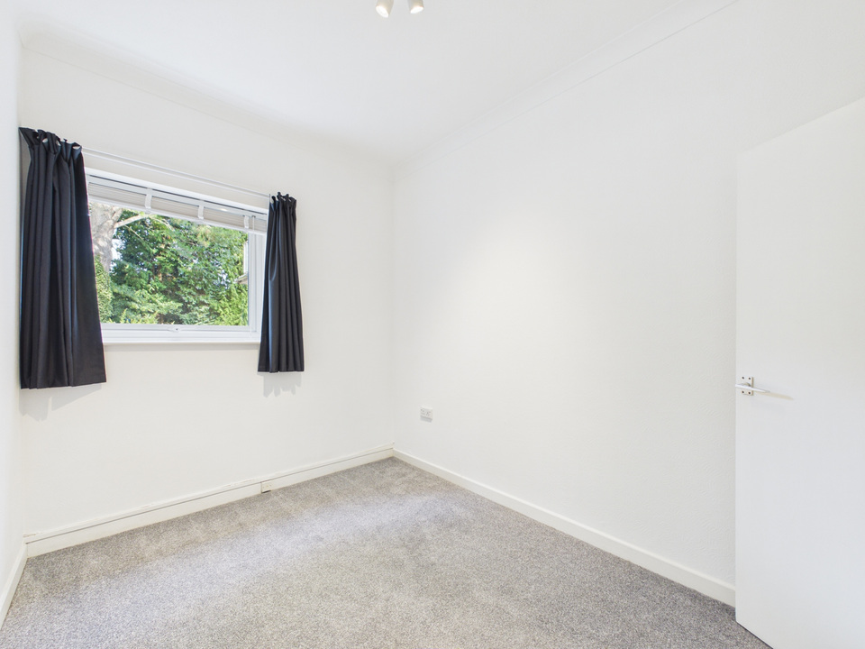 2 bed apartment for sale in North Ash, Hawthorn Close, Horsham, RH12 2BW  - Property Image 15