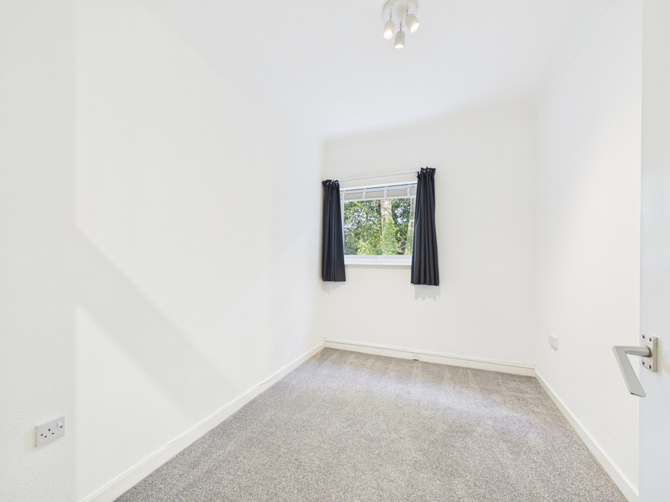 2 bed apartment for sale in North Ash, Hawthorn Close, Horsham, RH12 2BW  - Property Image 5