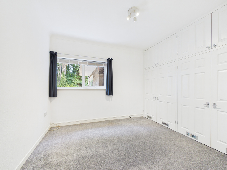 2 bed apartment for sale in North Ash, Hawthorn Close, Horsham, RH12 2BW  - Property Image 4
