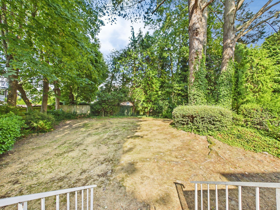 2 bed apartment for sale in North Ash, Hawthorn Close, Horsham, RH12 2BW  - Property Image 8
