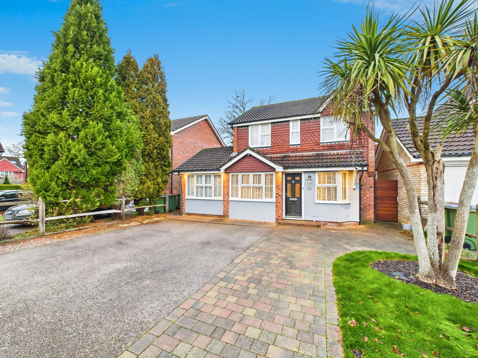4 bed detached house for sale in Ropeland Way, Horsham, West Sussex  - Property Image 17
