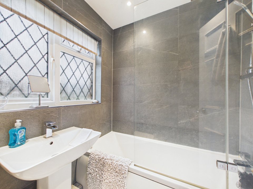 3 bed link detached house for sale in Shelley Drive, Broadbridge Heath, Horsham  - Property Image 8