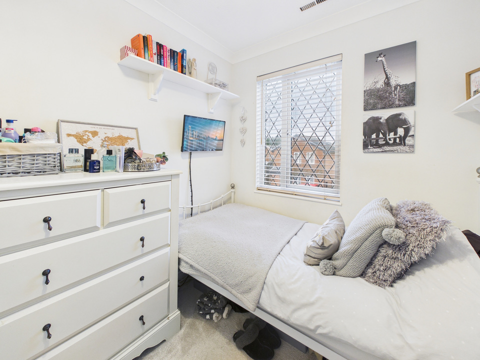 3 bed link detached house for sale in Shelley Drive, Broadbridge Heath, Horsham  - Property Image 15