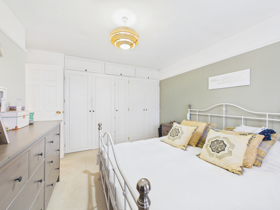 3 bed link detached house for sale in Shelley Drive, Broadbridge Heath, Horsham  - Property Image 14