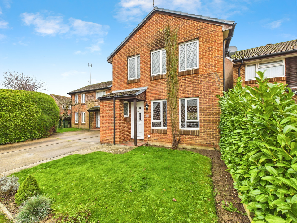 3 bed link detached house for sale in Shelley Drive, Broadbridge Heath, Horsham  - Property Image 11