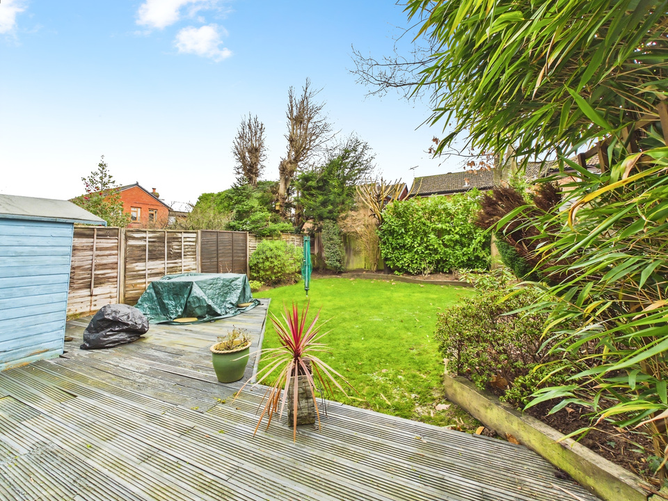 3 bed link detached house for sale in Shelley Drive, Broadbridge Heath, Horsham  - Property Image 10