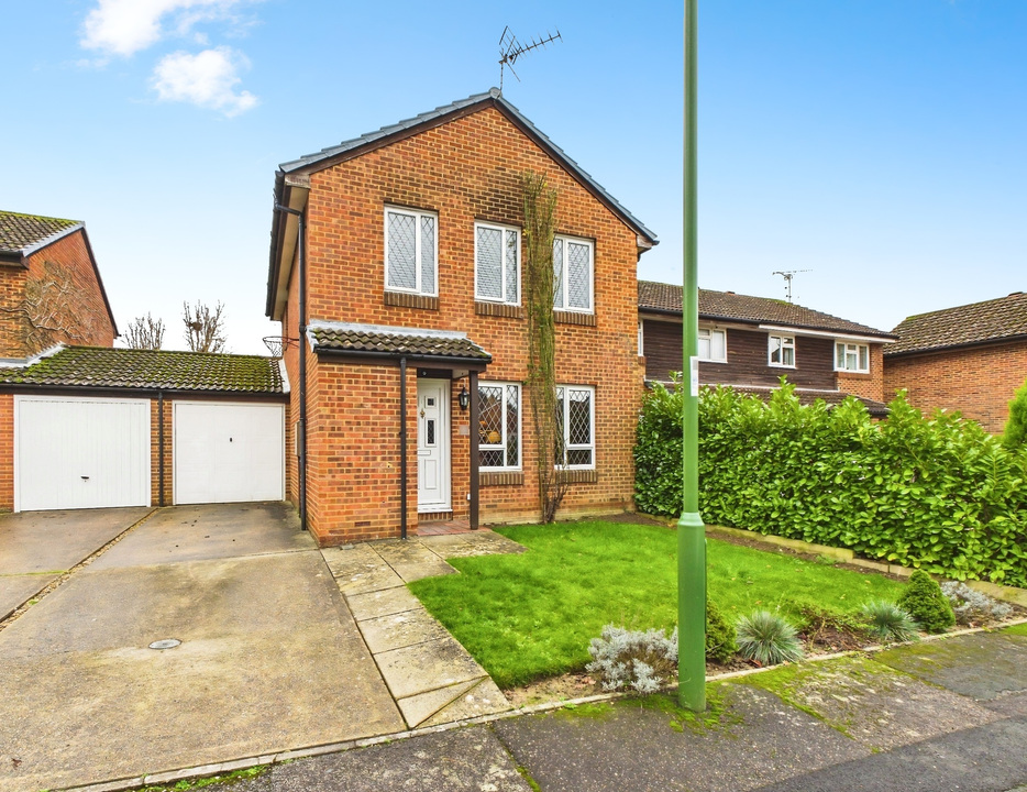 3 bed link detached house for sale in Shelley Drive, Broadbridge Heath, Horsham - Property Image 1