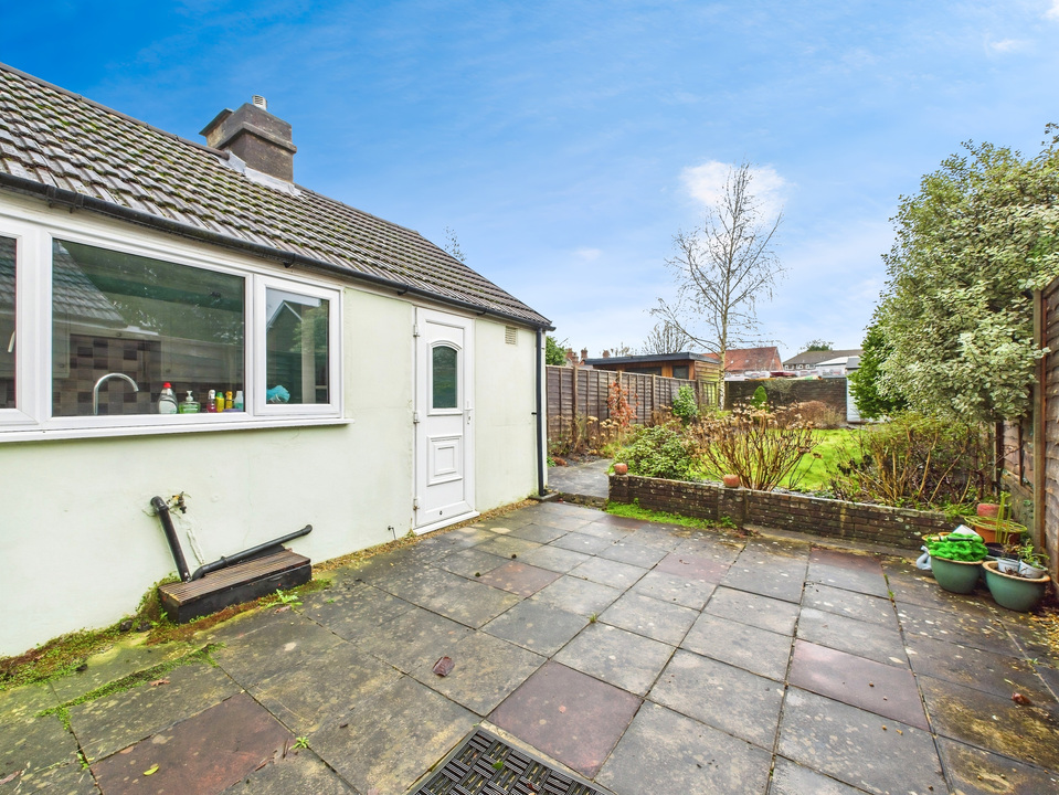 2 bed semi-detached house for sale in Gladstone Road, Horsham, West Sussex - Property Image 8