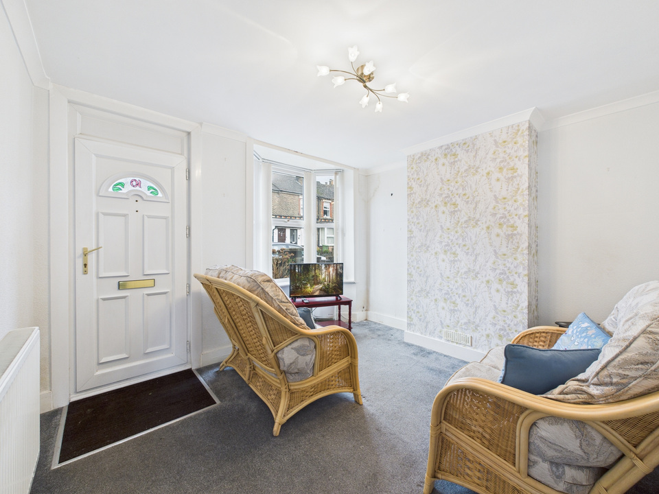 2 bed semi-detached house for sale in Gladstone Road, Horsham, West Sussex - Property Image 2