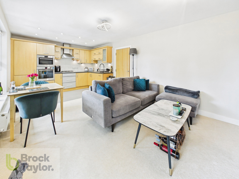 2 bed apartment for sale in Molineux Place, Boltro Road, Haywards Heath, RH16 1BF  - Property Image 4
